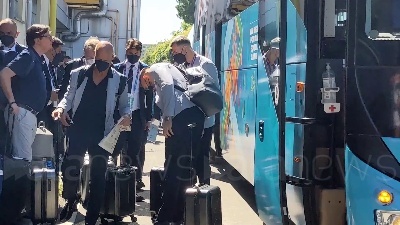 Scene from Europei, gli Azzurri arrivano all'aeroporto di Firenze scortati dalla polizia