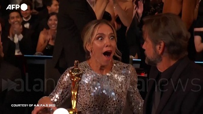 Scene from Oscar, "Coda" miglior film, Chastain e Smith migliori attori protagonisti