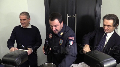Scene from Salvini augura buon Natale ai giornalisti di Milano
