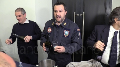 Scene from Salvini augura buon Natale ai giornalisti di Milano