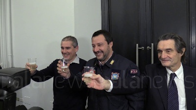 Scene from Salvini augura buon Natale ai giornalisti di Milano