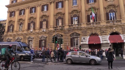 Scene from Ita - Alitalia, presidio lavoratori al Mef contro taglio Cigs e per trasparenza assunzioni