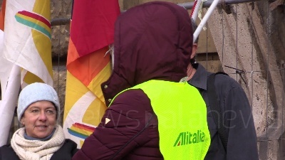 Scene from Ita - Alitalia, presidio lavoratori al Mef contro taglio Cigs e per trasparenza assunzioni