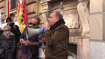 Scene from Ita - Alitalia, presidio lavoratori al Mef contro taglio Cigs e per trasparenza assunzioni