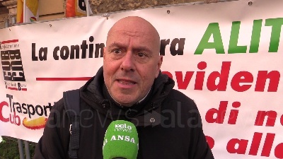 Scene from Ita - Alitalia, presidio lavoratori al Mef contro taglio Cigs e per trasparenza assunzioni