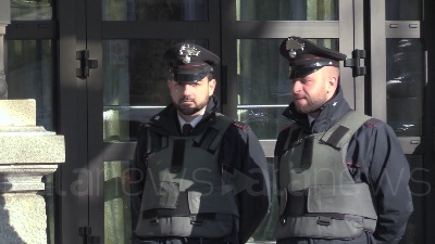 Scene from Europee, Salvini al vertice sovranista: forze dell'ordine presidiano hotel