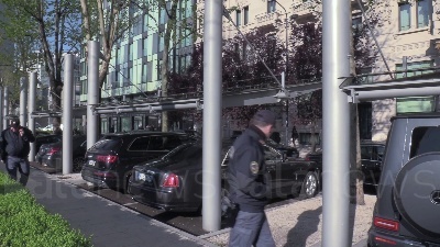 Scene from Europee, Salvini al vertice sovranista: forze dell'ordine presidiano hotel