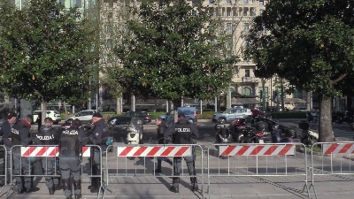 Scene from Europee, Salvini al vertice sovranista: forze dell'ordine presidiano hotel