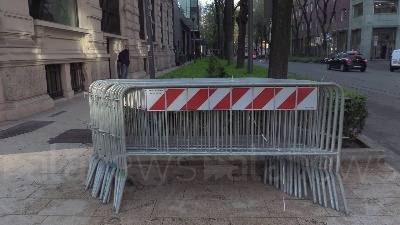 Scene from Europee, Salvini al vertice sovranista: forze dell'ordine presidiano hotel