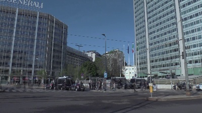 Scene from Europee, Salvini al vertice sovranista: forze dell'ordine presidiano hotel