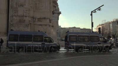 Scene from Europee, Salvini al vertice sovranista: forze dell'ordine presidiano hotel