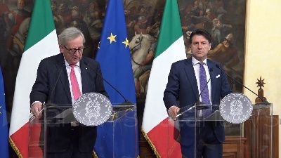 Scene from Juncker: "Tra Italia e commissione Ue c'è un grande amore"