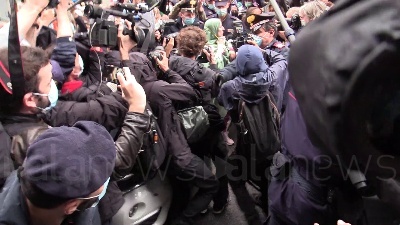 Scene from Siliva Romano è rientrata a casa a Milano: "Rispettate questo momento"
