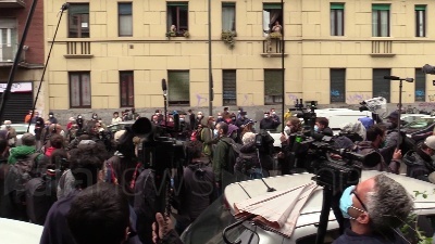 Scene from Siliva Romano è rientrata a casa a Milano: "Rispettate questo momento"