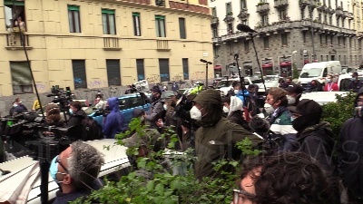 Scene from Siliva Romano è rientrata a casa a Milano: "Rispettate questo momento"