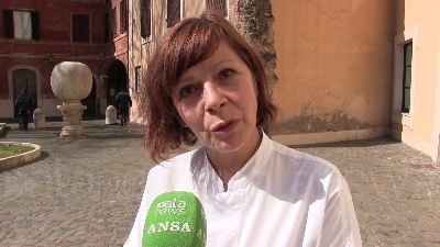 Scene from Infermiera ucraina a Roma: "Oggi nostre donne non riceveranno fiori ma stringono in mano un mitra"