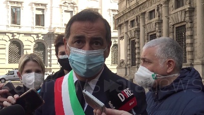 Scene from Vaccini, Sala: "Non fare promesse che non si possono mantenere"