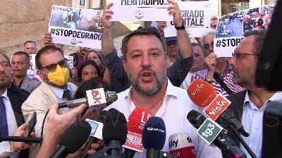 Scene from Salvini: "Basta parlare di droga e cittadinanza facile, acceleriamo su pace fiscale"