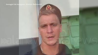 Scene from Bielorussia, i militari protestano sui social e si tolgono la divisa