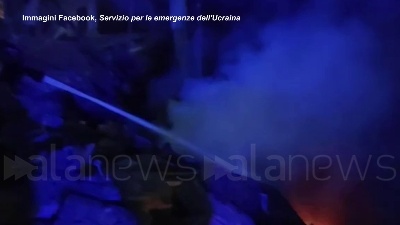 Scene from Ucraina, missili su Kiev: colpito un edificio residenziale di 25 piani