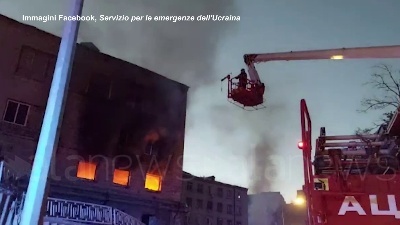 Scene from Ucraina, missili su Kiev: colpito un edificio residenziale di 25 piani