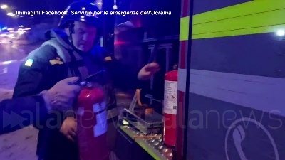 Scene from Ucraina, missili su Kiev: colpito un edificio residenziale di 25 piani