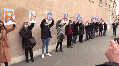 Scene from Governo, flash mob davanti al Quirinale: "Draghi presidente"