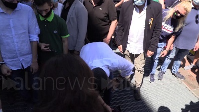 Scene from Salvini a Milano, tra i selfie spunta anche un cane