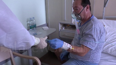 Scene from Il virus non ferma il referendum, l'Italia al voto anche nei reparti Covid degli ospedali
