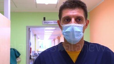 Scene from Il virus non ferma il referendum, l'Italia al voto anche nei reparti Covid degli ospedali