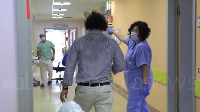 Scene from Il virus non ferma il referendum, l'Italia al voto anche nei reparti Covid degli ospedali