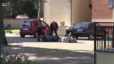 Scene from Si aggrava la situazione alla casa di riposto Giovanni XXIII interviene la Protezione civile