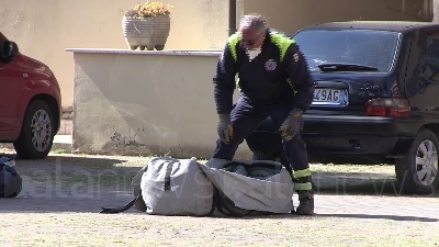 Scene from Si aggrava la situazione alla casa di riposto Giovanni XXIII interviene la Protezione civile