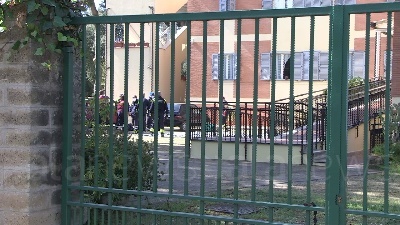 Scene from Si aggrava la situazione alla casa di riposto Giovanni XXIII interviene la Protezione civile