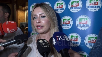 Scene from Forza Italia: "La forza delle donne per la crescita della Campania"