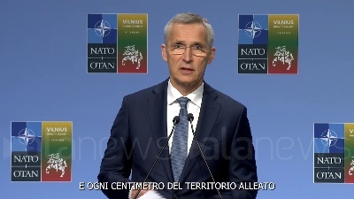 Scene from Ucraina, Stoltenberg: "Pacchetto pluriennale di assistenza alla transizione verso standard Nato"
