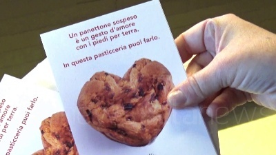 Scene from Milano, 'panettone sospeso' per Natale: "Piccola carezza per colmare grande bisogno"