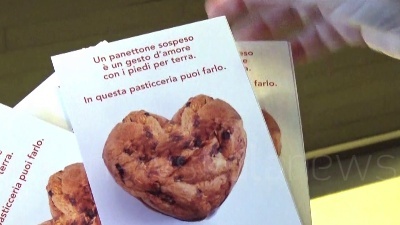 Scene from Milano, 'panettone sospeso' per Natale: "Piccola carezza per colmare grande bisogno"