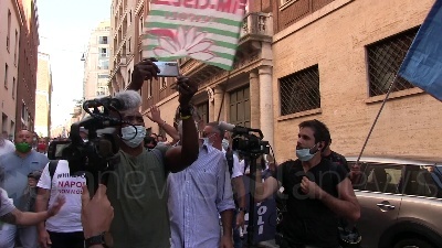Scene from Whirlpool, Soumahoro: "Chiediamo dignità e lavoro al governo per rilanciare il Sud"