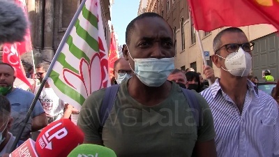 Scene from Whirlpool, Soumahoro: "Chiediamo dignità e lavoro al governo per rilanciare il Sud"