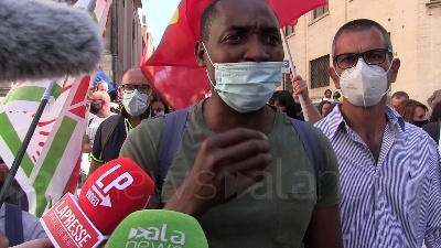 Scene from Whirlpool, Soumahoro: "Chiediamo dignità e lavoro al governo per rilanciare il Sud"