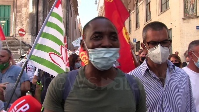 Scene from Whirlpool, Soumahoro: "Chiediamo dignità e lavoro al governo per rilanciare il Sud"