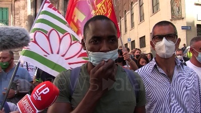 Scene from Whirlpool, Soumahoro: "Chiediamo dignità e lavoro al governo per rilanciare il Sud"