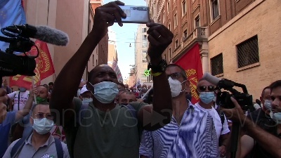 Scene from Whirlpool, Soumahoro: "Chiediamo dignità e lavoro al governo per rilanciare il Sud"