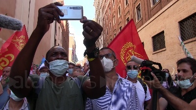 Scene from Whirlpool, Soumahoro: "Chiediamo dignità e lavoro al governo per rilanciare il Sud"