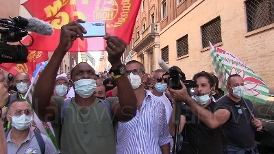 Scene from Whirlpool, Soumahoro: "Chiediamo dignità e lavoro al governo per rilanciare il Sud"
