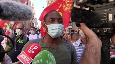 Scene from Whirlpool, Soumahoro: "Chiediamo dignità e lavoro al governo per rilanciare il Sud"
