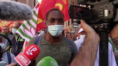 Scene from Whirlpool, Soumahoro: "Chiediamo dignità e lavoro al governo per rilanciare il Sud"