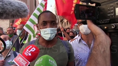 Scene from Whirlpool, Soumahoro: "Chiediamo dignità e lavoro al governo per rilanciare il Sud"