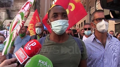 Scene from Whirlpool, Soumahoro: "Chiediamo dignità e lavoro al governo per rilanciare il Sud"